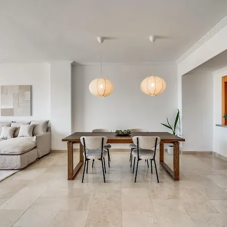 Stylish 2br - Shared Pools - Near Golf And The