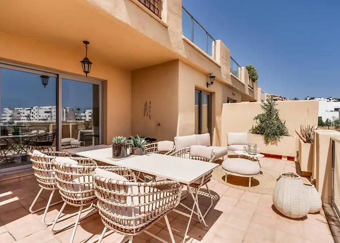 Stylish 2br - Shared Pools - Near Golf And The Apartman