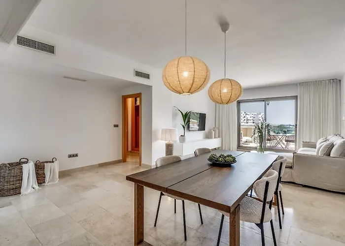 Apartman Stylish 2br - Shared Pools - Near Golf And The Estepona