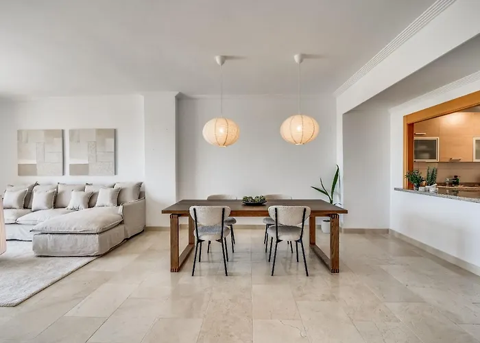 Stylish 2br - Shared Pools - Near Golf And The