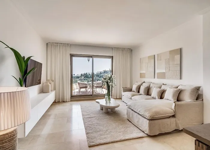 Stylish 2br - Shared Pools - Near Golf And The Estepona