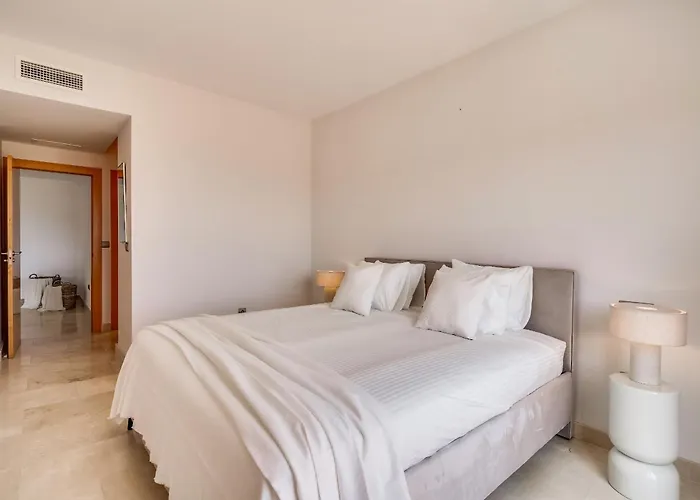 Stylish 2br - Shared Pools - Near Golf And The