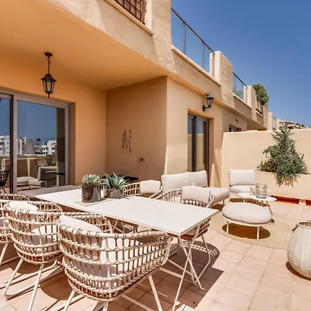 Stylish 2br - Shared Pools - Near Golf And The Lägenhet
